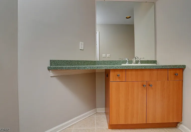215 Raymound Blvd — Photo 15