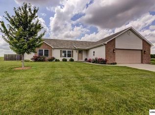 207 Prairie Pointe Dr, Elkhart, IL