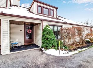 102 Old Meadow Dr, East Amherst, NY 14051