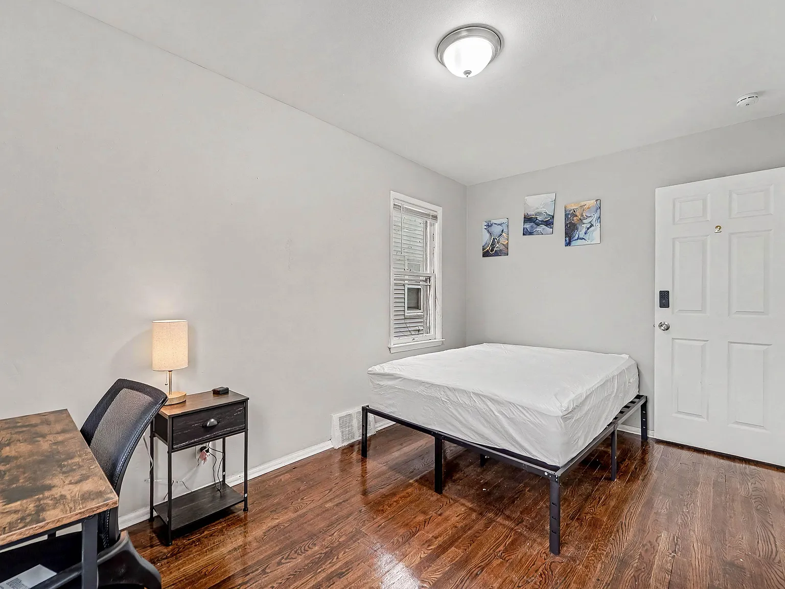 4 bed, 1.5 bath, 792 sqft, $776 — Photo 2
