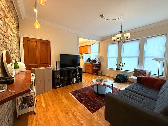 5th image of 6527 N Lakewood Ave #1