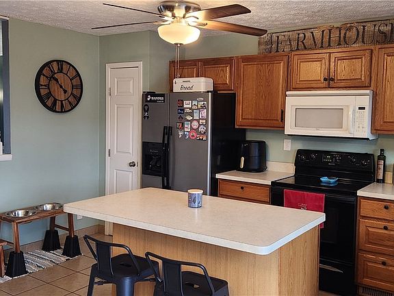 3rd image of 317 Maplewood Ct