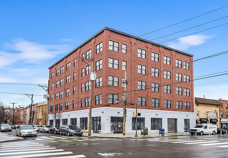 943 Washington Ave #402 — Photo 4
