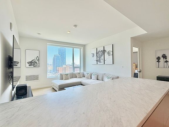 5th image of 1050 S Grand Ave Unit 2004