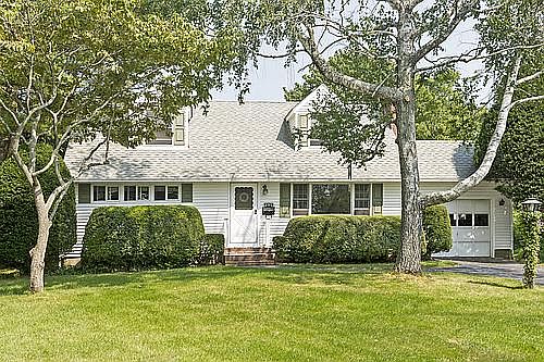 1st image of 251 Secatogue Ln