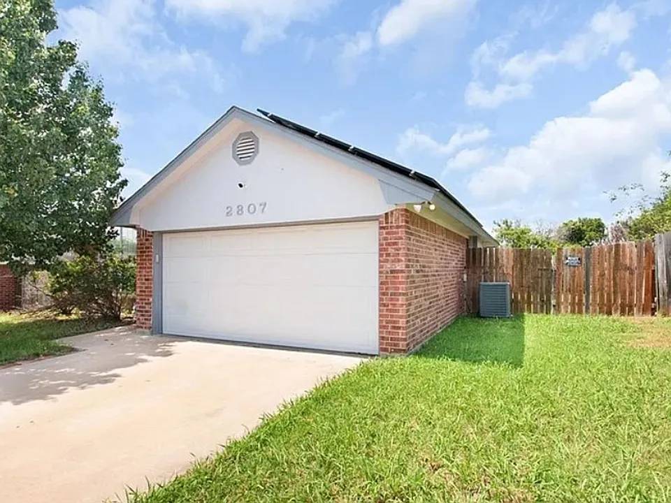 2807 Hemlock Dr