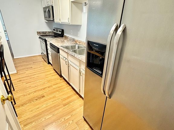 5th image of 9352 Castle York Ct #7