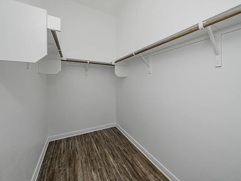 521 Fallbrook Dr — Photo 25