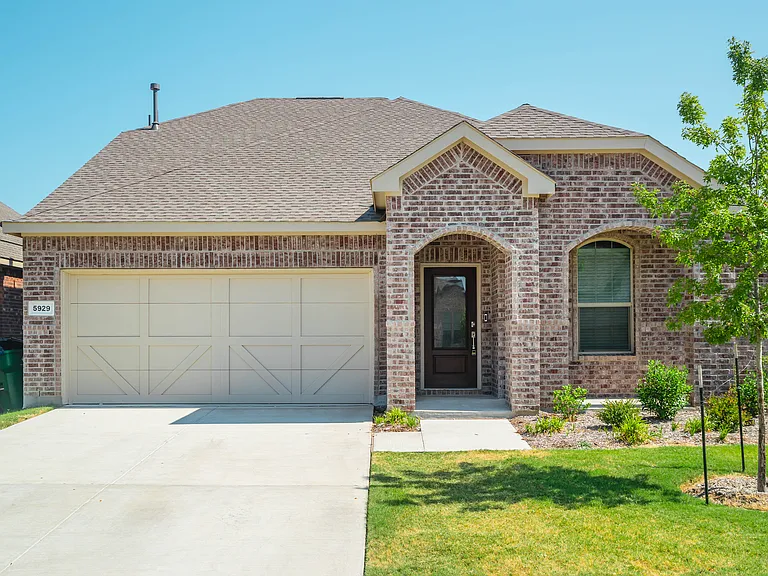 5929 Priory Dr — Photo 1