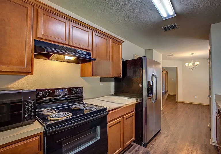 10723 Deauville Dr — Photo 9