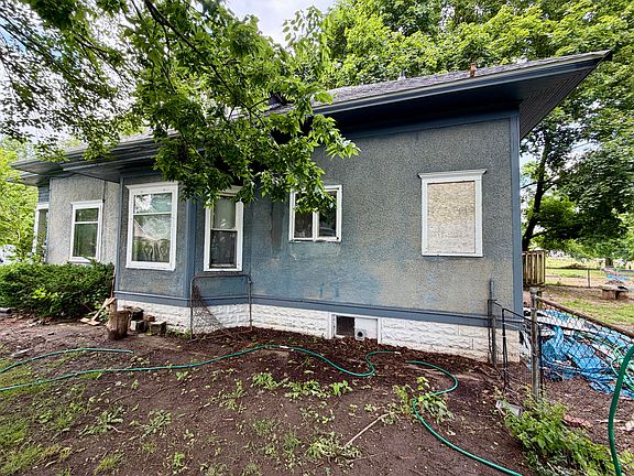 2nd image of 74 Bidwell St W
