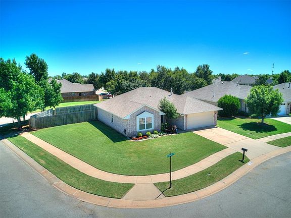 3rd image of 21888 Pioneer Cir