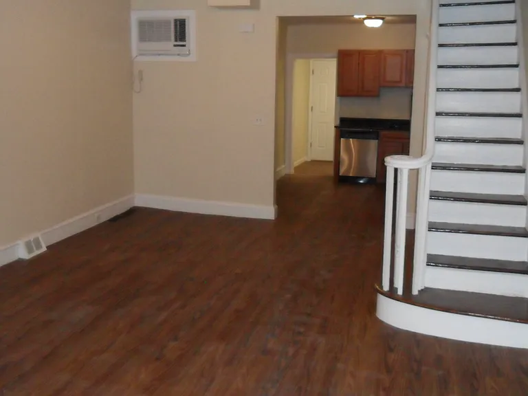 407 Daly St — Photo 6