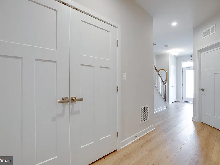 4468 Sulford Ter — Photo 15