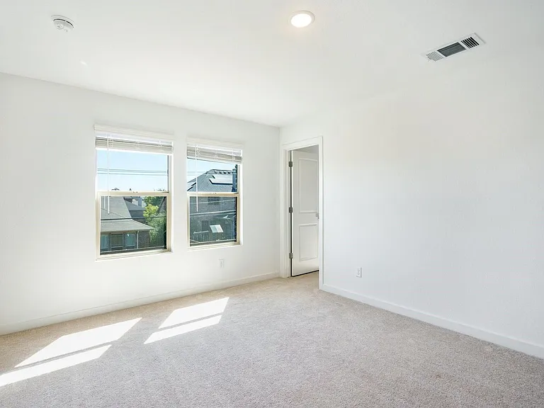 2608 Ontario Dr — Photo 12