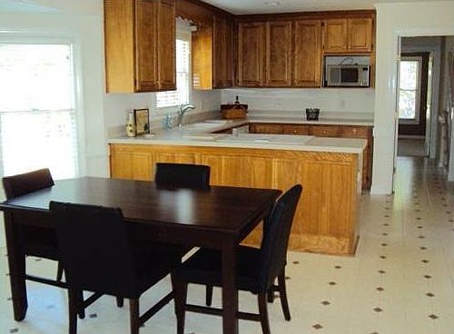 4th image of 6 Riverwood Cir