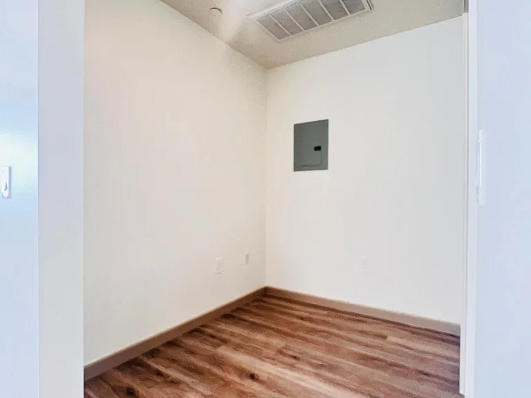 4814 Oakwood Ave #10 — Photo 6