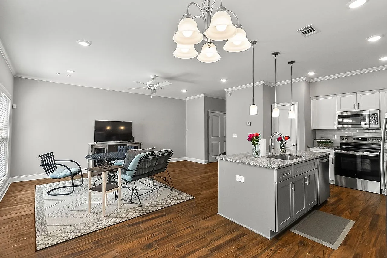 4 bed, 4.5 bath, 2120 sqft, $3,200 — Photo 4