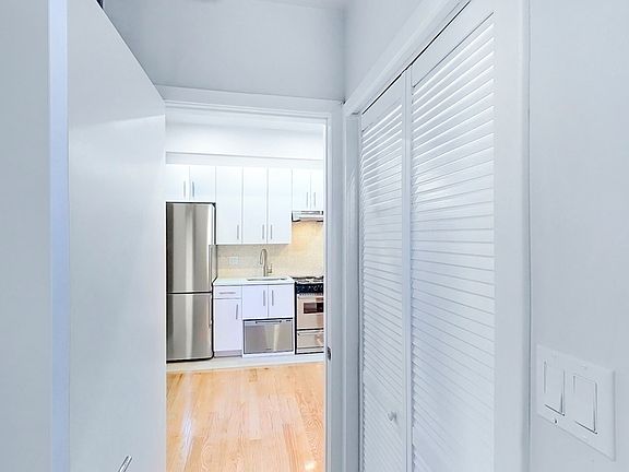 2nd image of 11 Stanton St #5DI