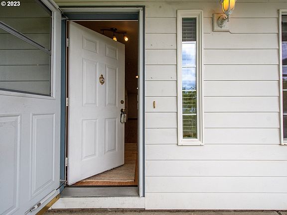 3rd image of 8604 NE 143rd Ave