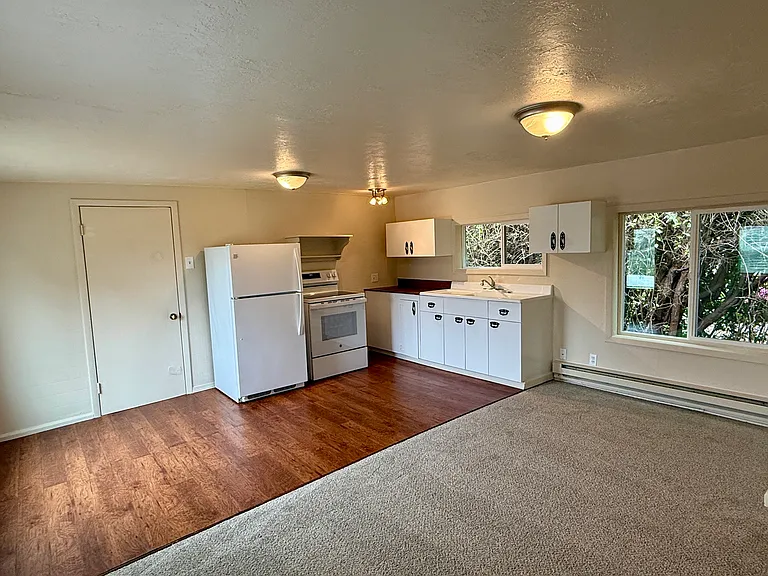 20 Graham Ave — Photo 6