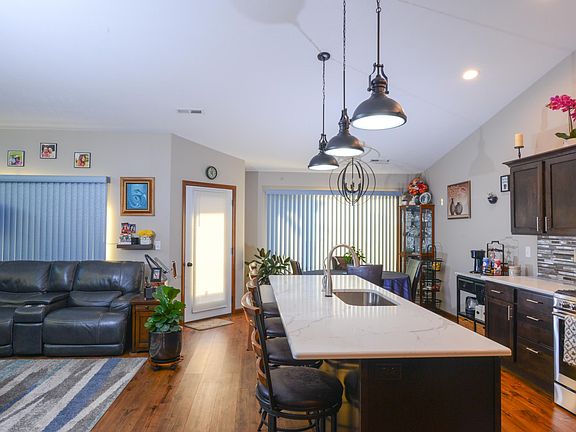 3rd image of 2704 Union Ave