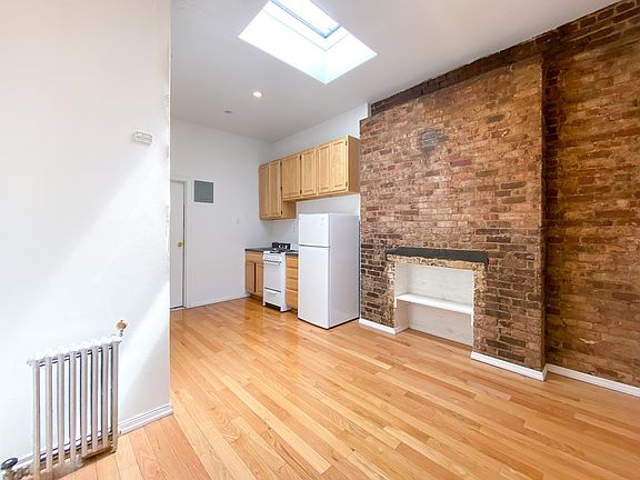 5th image of 339 E 6th St APT 15