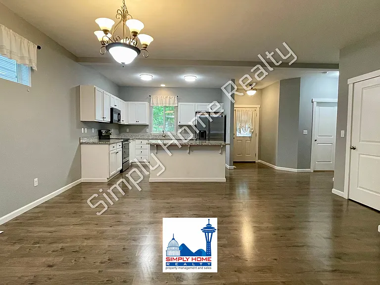 4520 Freemont St NE — Photo 5