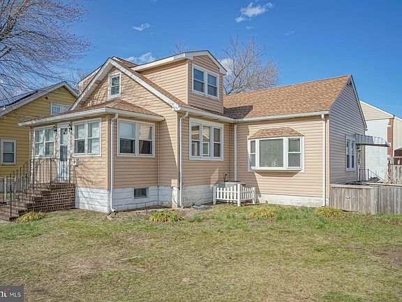 4th image of 10 Jenkins Ave