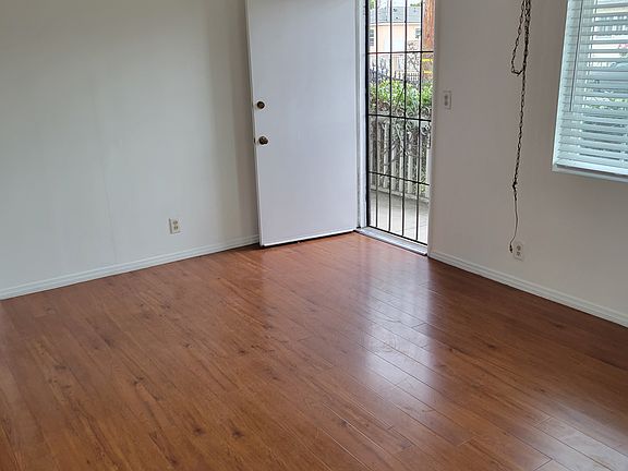 4th image of 12324 Carver Ln