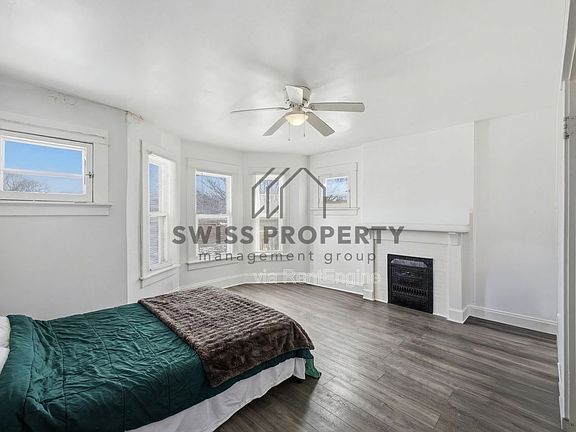 4th image of 2209 Summit St