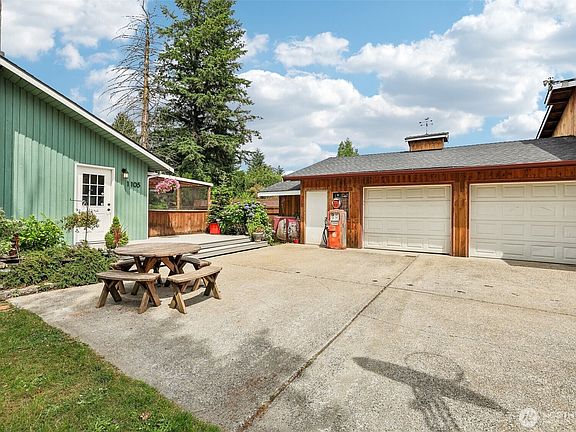 5th image of 1105 Dyer Road