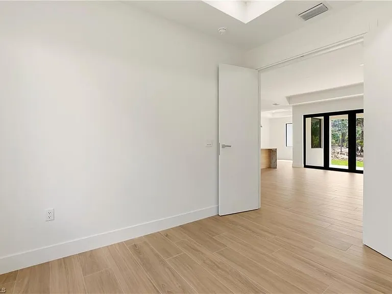 1514 47th Ave NE — Photo 6