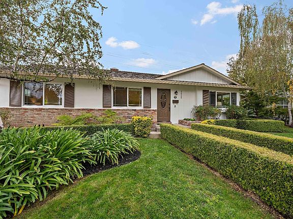 2nd image of 3825 Woodford Dr