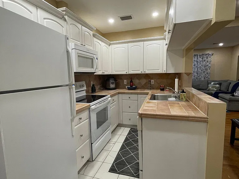 155 SW 33rd Ave — Photo 11