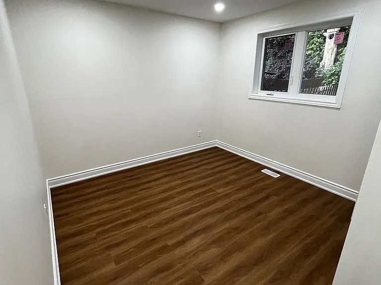 12 Council Cres — Photo 21