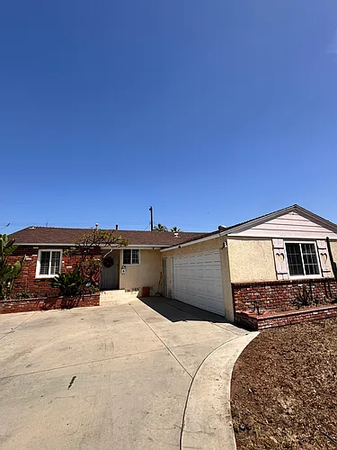 655 W Roberta Ave Photo 1