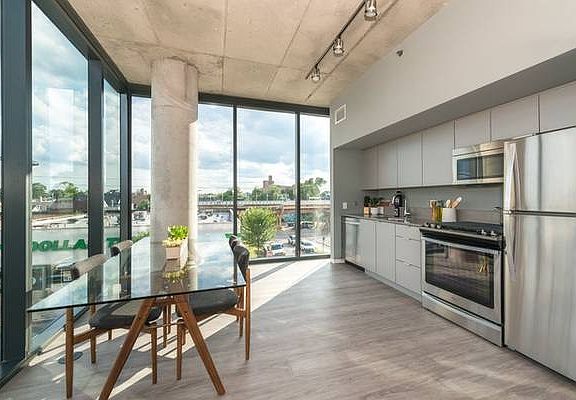 5th image of 2293 N Milwaukee Ave #3