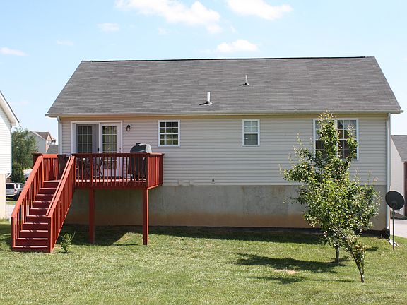 2nd image of 120 Sage Ln