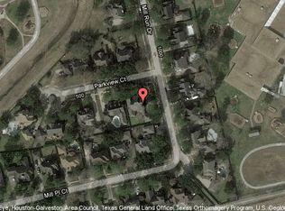 518 Parkview Ct, Sugar Land, TX 77498