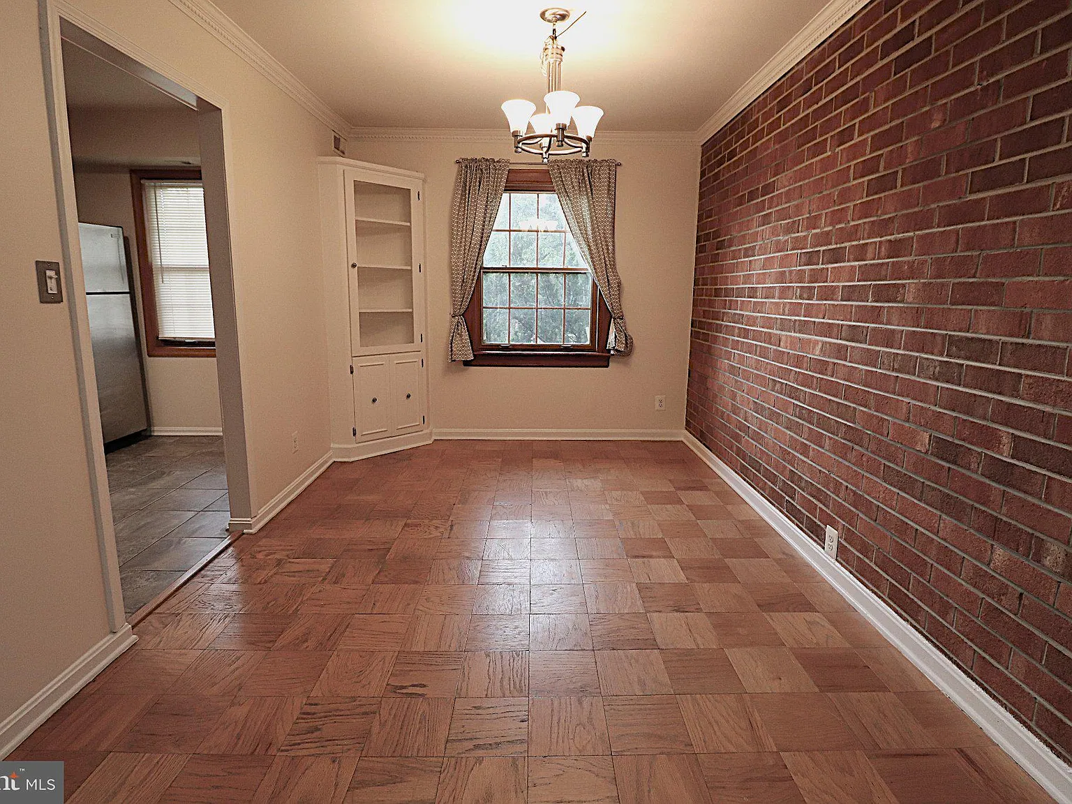 2 bed, 1.0 bath, 1105 sqft, $2,250 — Photo 3