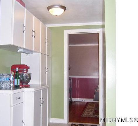 3rd image of 833 Van Buren St