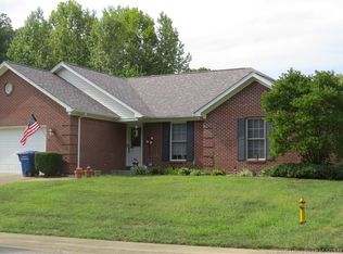 1722 Sterling Oaks Dr, Sellersburg, IN 47172