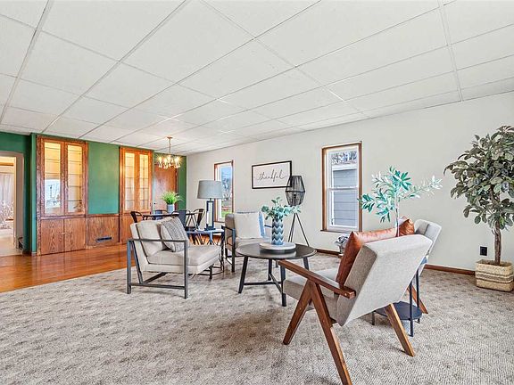 4th image of 595 Coakley Ave
