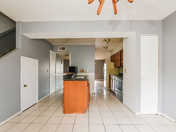 5th image of 115 Michelle Ln APT B