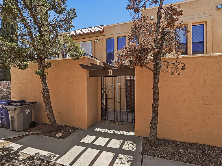 10604 Springwood Dr #D — Photo 1