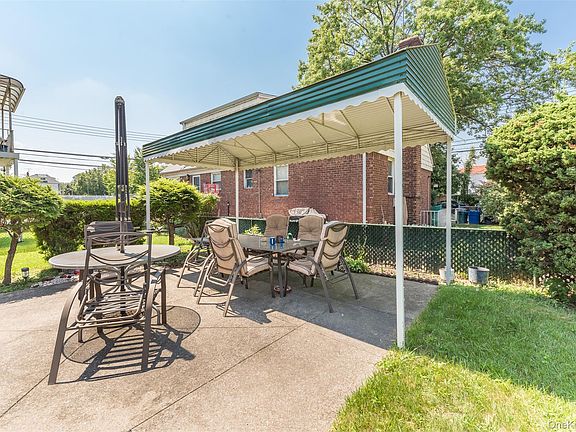 4th image of 7107 Ditmars Boulevard
