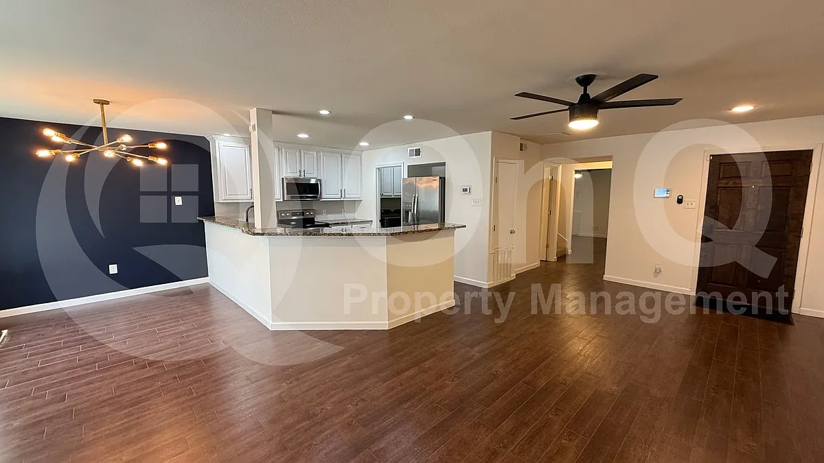3 bed, 2.5 bath, 1878 sqft, $2,600 — Photo 3