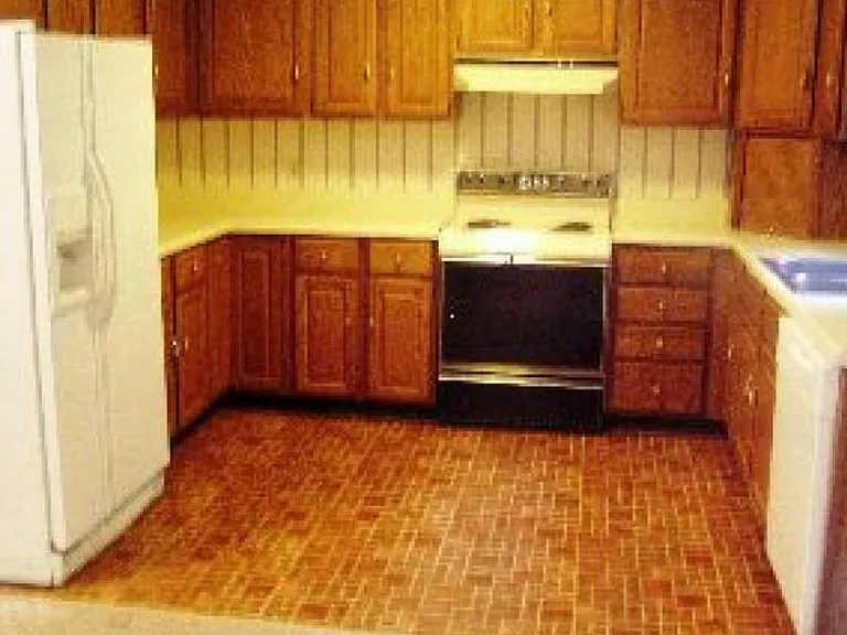 215 Jefferson Woods Dr — Photo 3