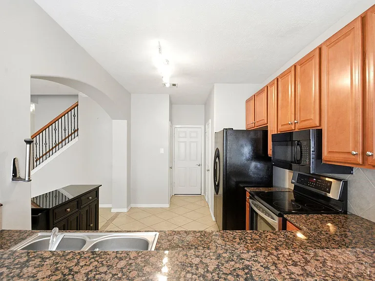 930 Sterling Creek Cir — Photo 17